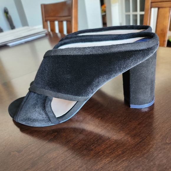 Stuart Weitzman - Picture 5 of 6